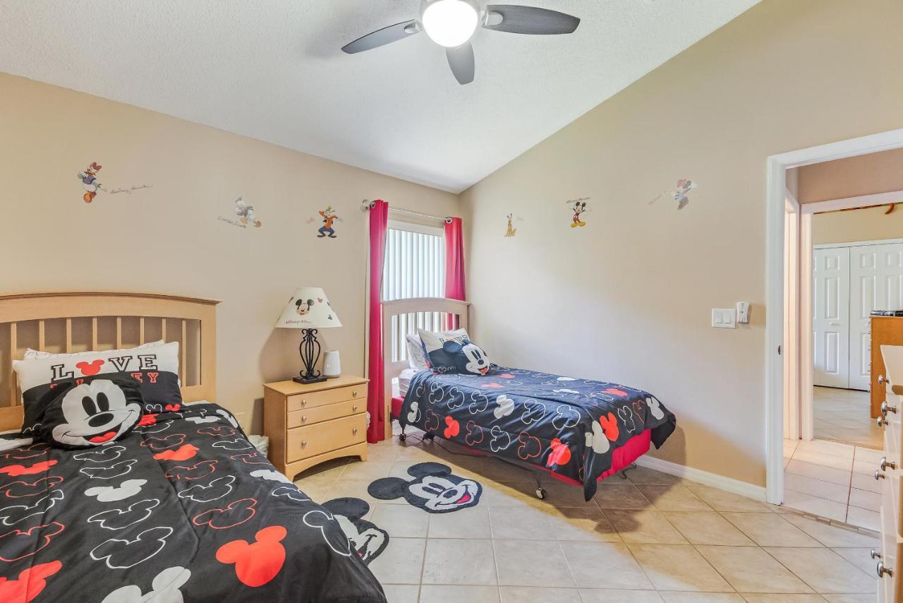 Two Master Bedrooms Pool Home Private Yard オーランド エクステリア 写真
