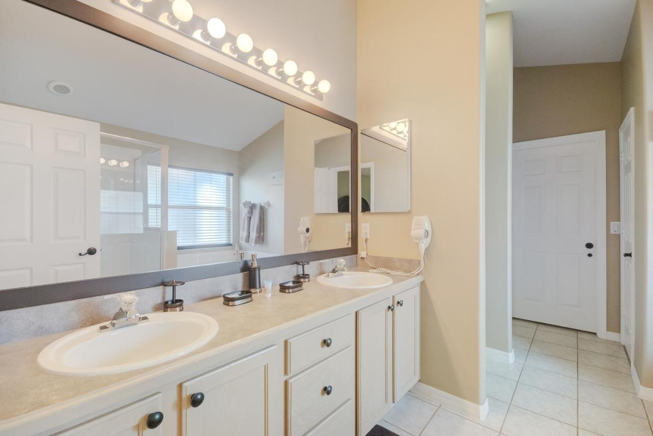 Two Master Bedrooms Pool Home Private Yard オーランド エクステリア 写真