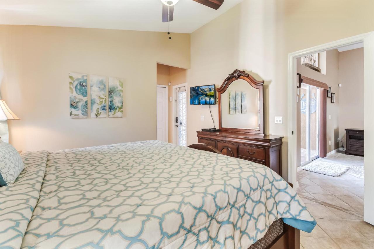 Two Master Bedrooms Pool Home Private Yard オーランド エクステリア 写真